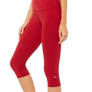NWT✨ ALO Yoga Airbrush Capri- Small